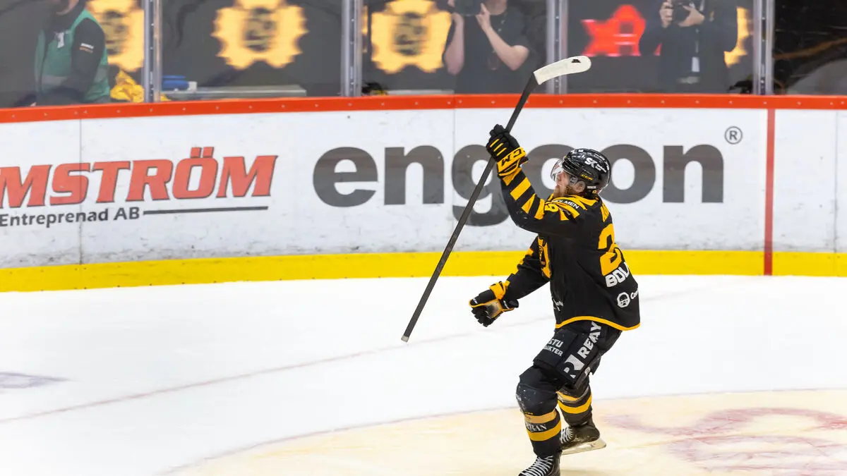 Skellefteå routs Brynäs 7-2 in SHL season opener