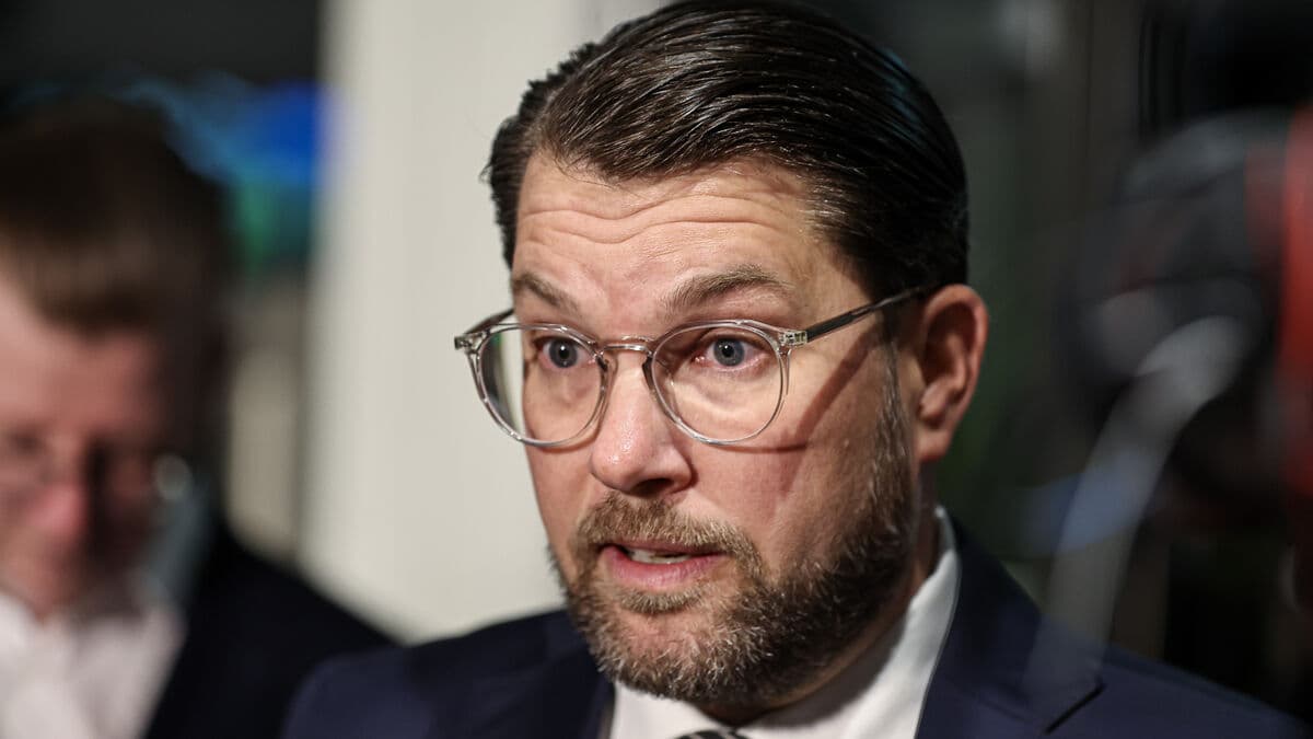 Åkesson Warns of Voting Down Kristersson Without Ministerial Posts