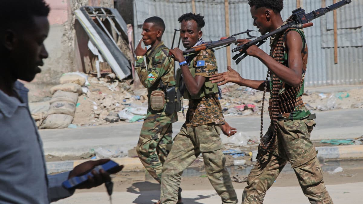 Gunfire and smoke over Mogadishu - US warns of long-term consequences