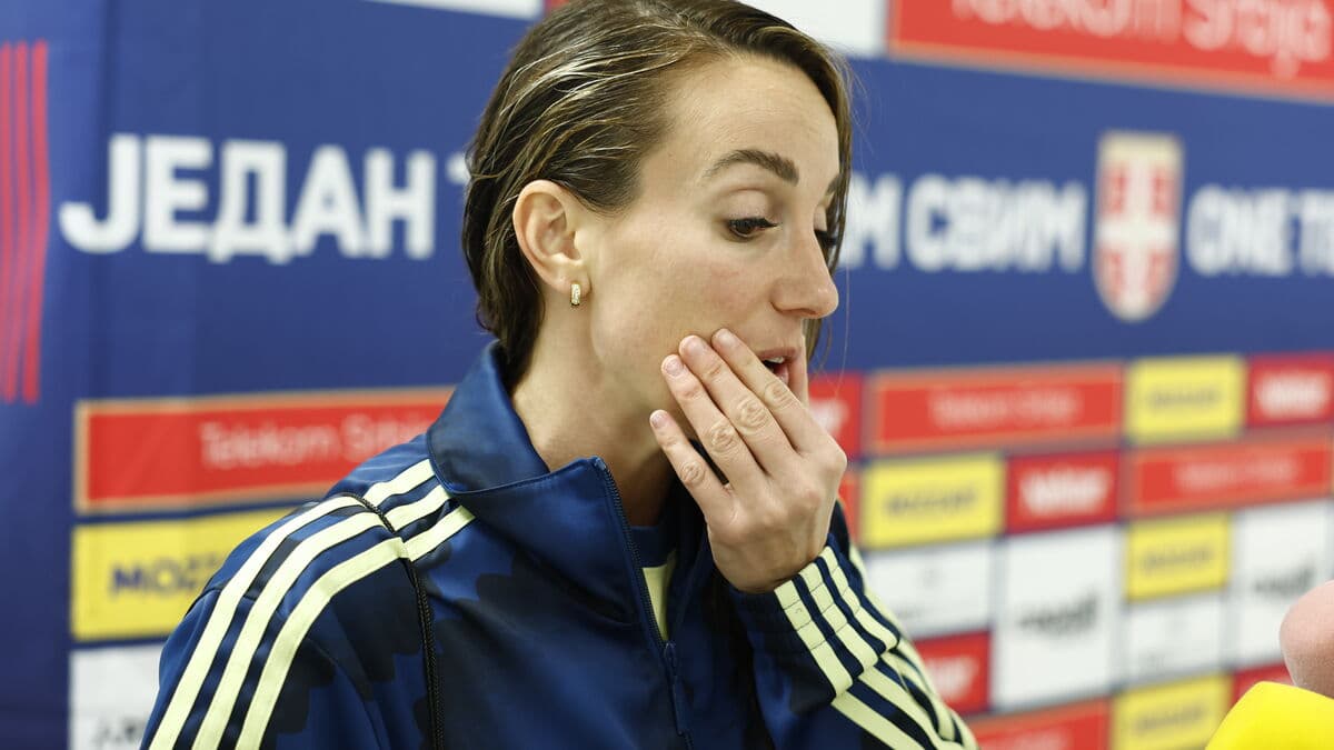 Asllani injured her cruciate ligament, started to cry