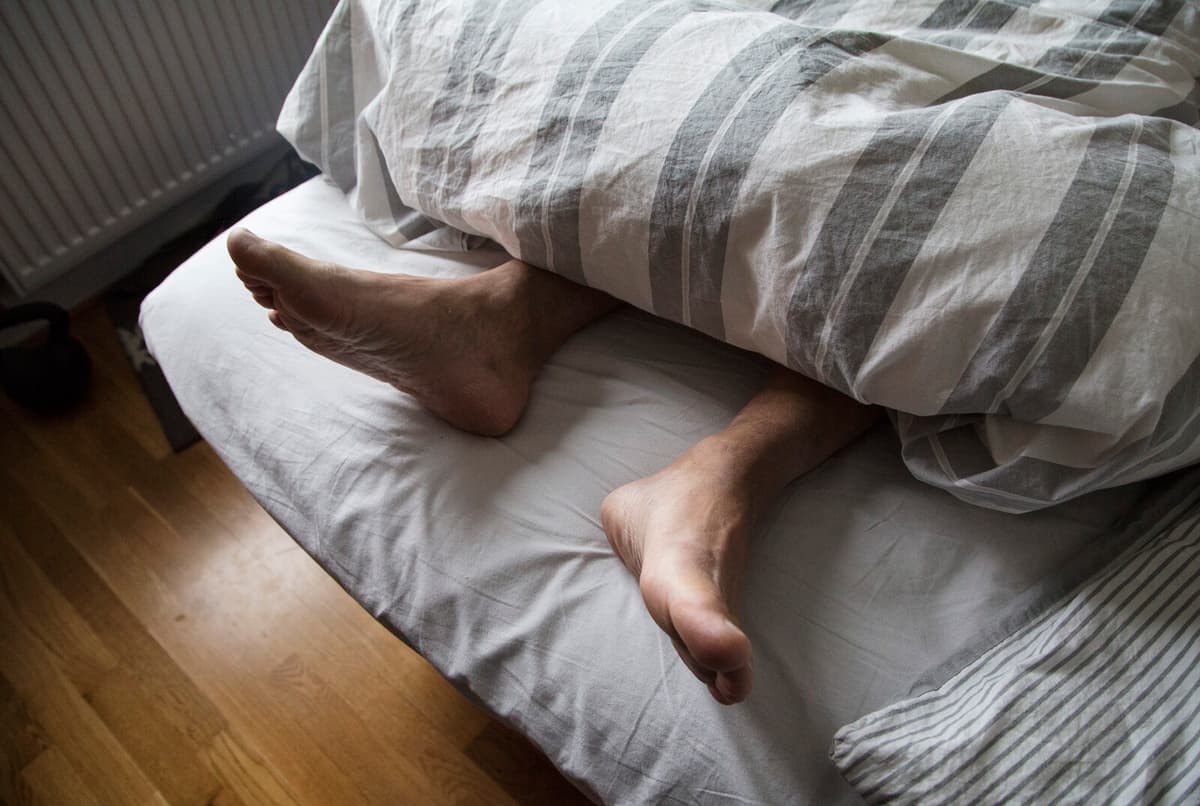 Swedes, Germans, and Americans Lead in Snooze Button Use, Study Finds