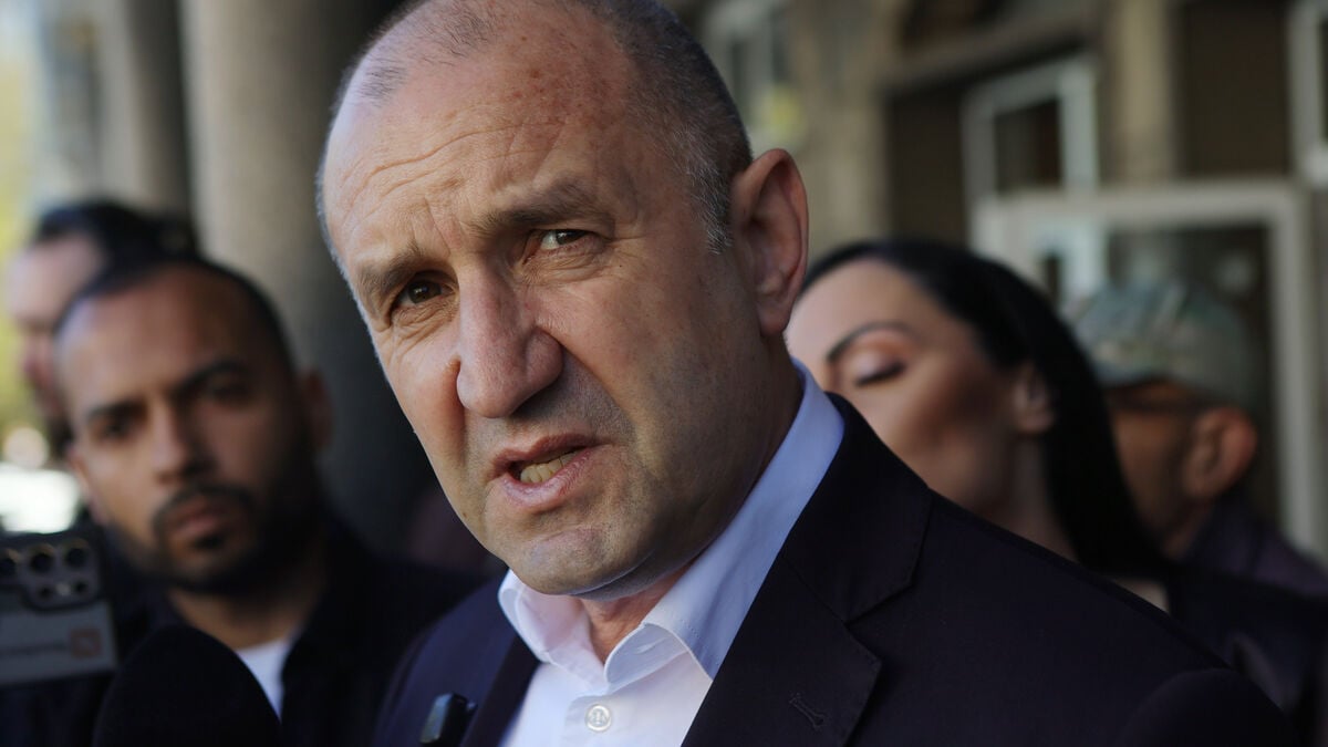 Bulgarian ex-president looks set to win parliamentary elections