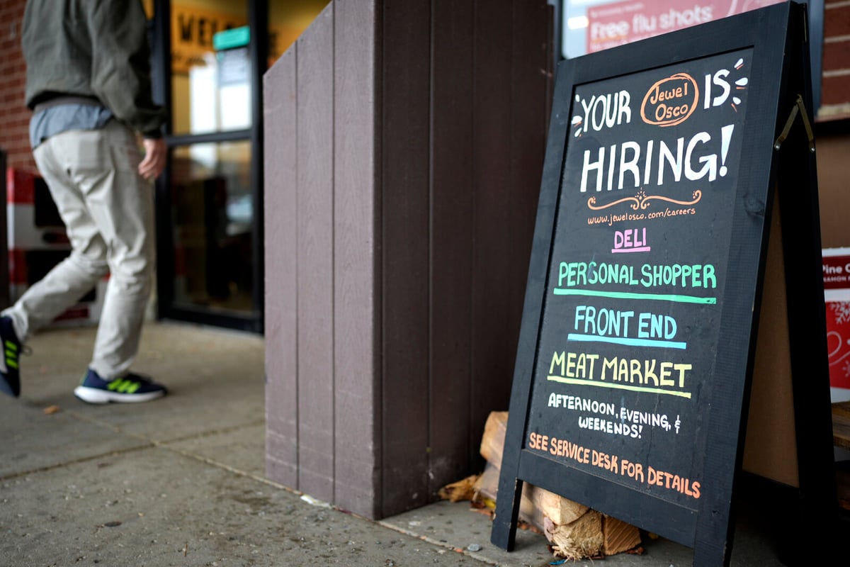 US Private Sector Jobs Unexpectedly Decline in June