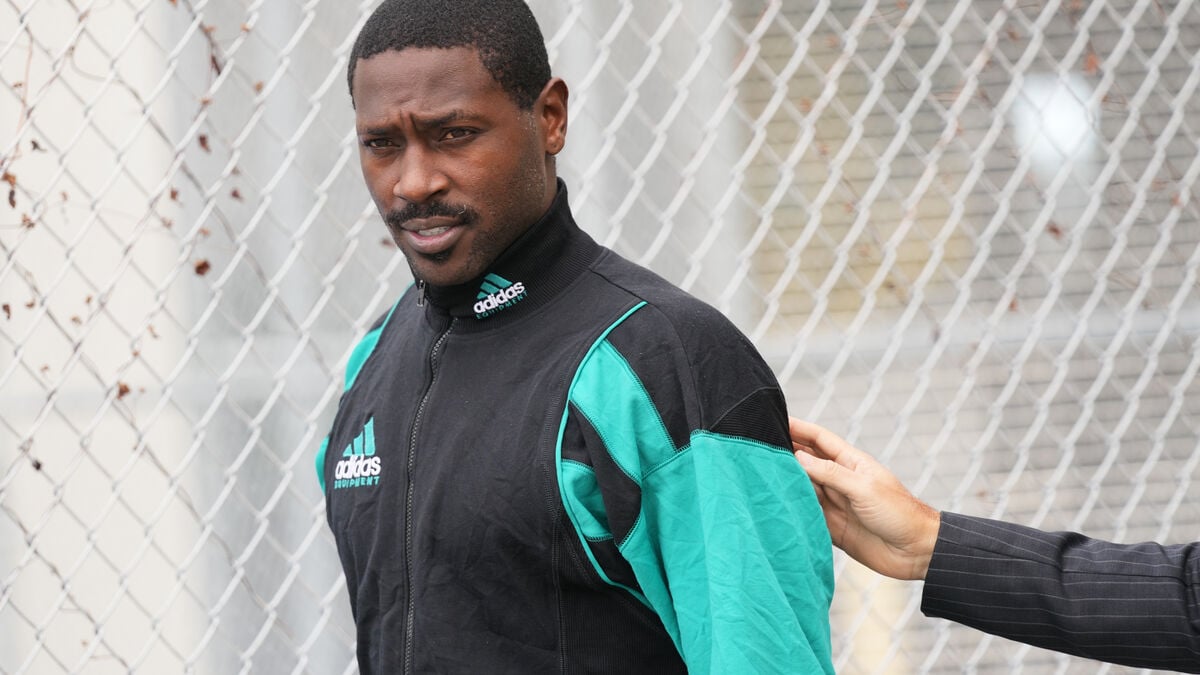 Antonio Brown to accept plea deal in attempted murder case, lawyer says