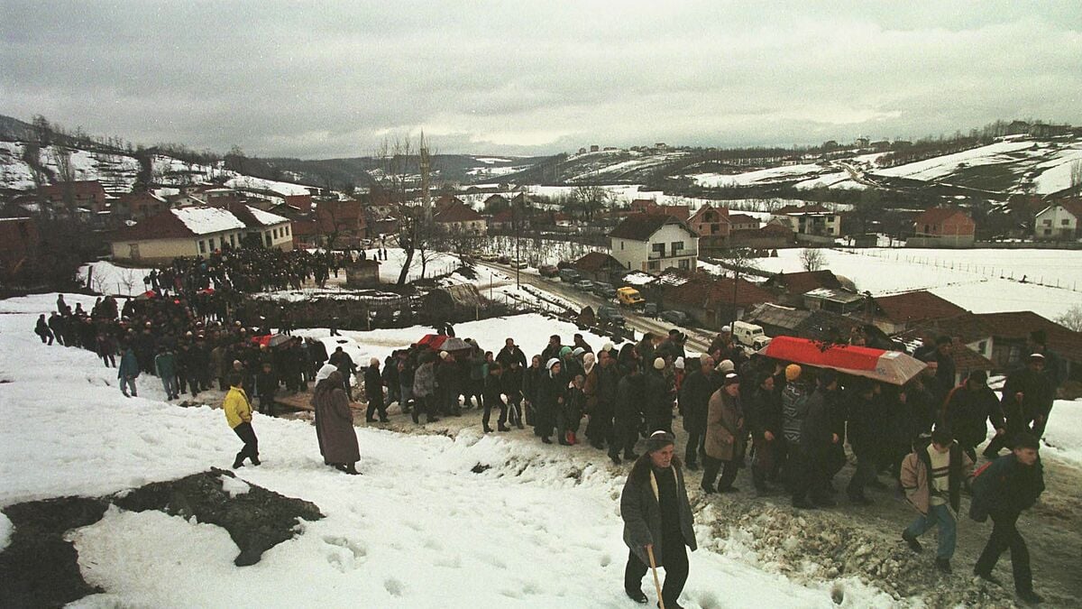 Kosovo arrests five Serbs suspected of 1999 massacre