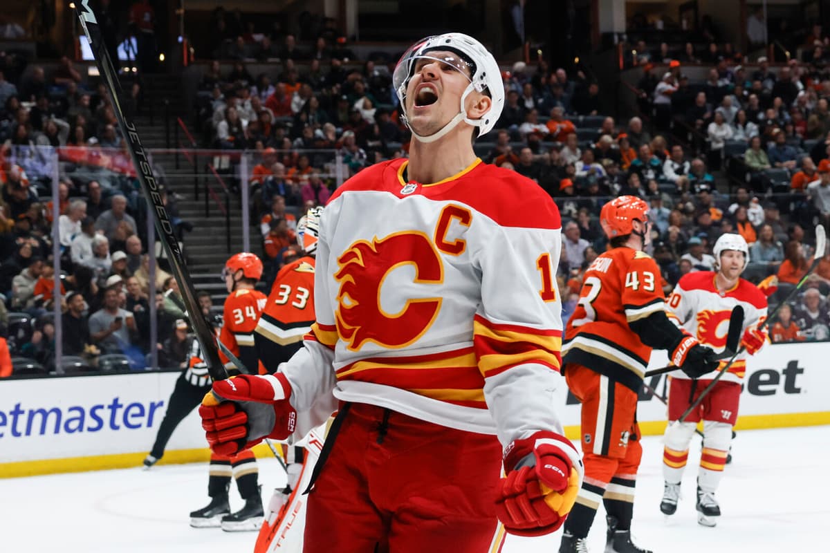 Mikael Backlund Signs Two-Year Contract Extension with Calgary Flames