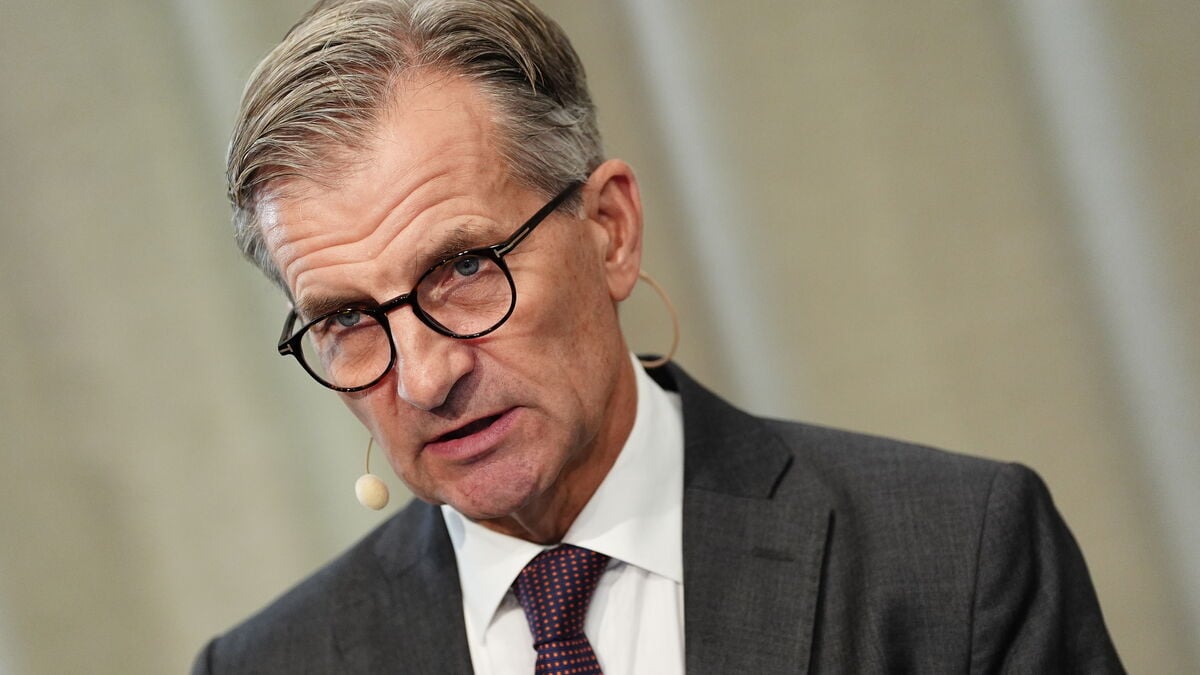 Riksbank signals two or three more rate hikes as inflation risks rise