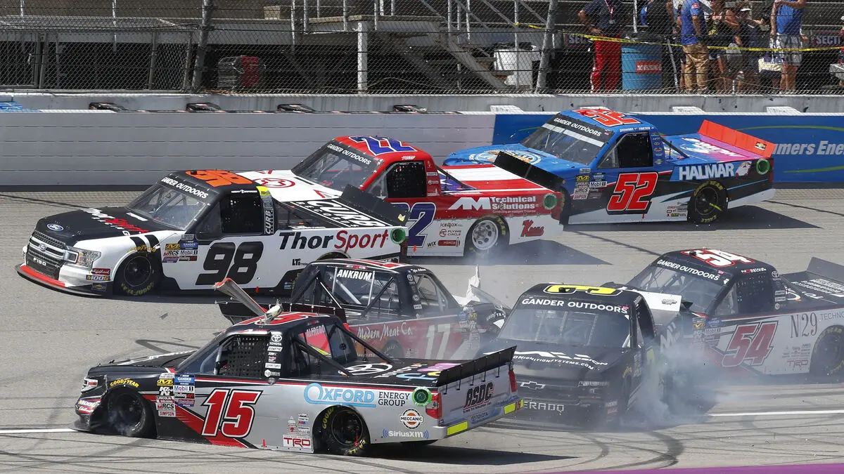 Car drove into crowd – many injured