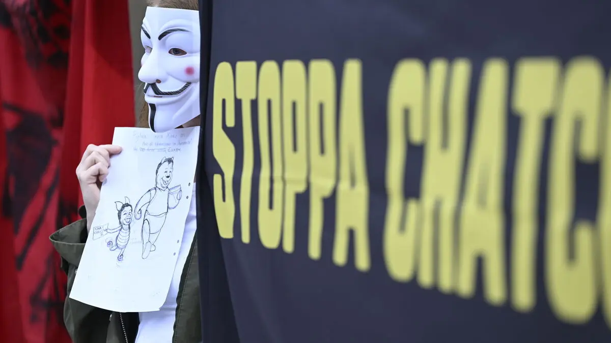 Surveillance or protection? This is “chat control”