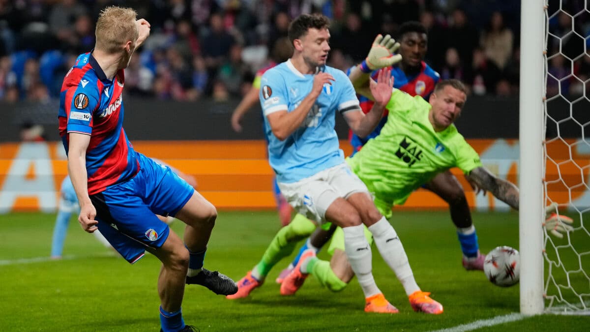 Olsen and Malmö FF Suffer Heavy Defeat in Europa League Match