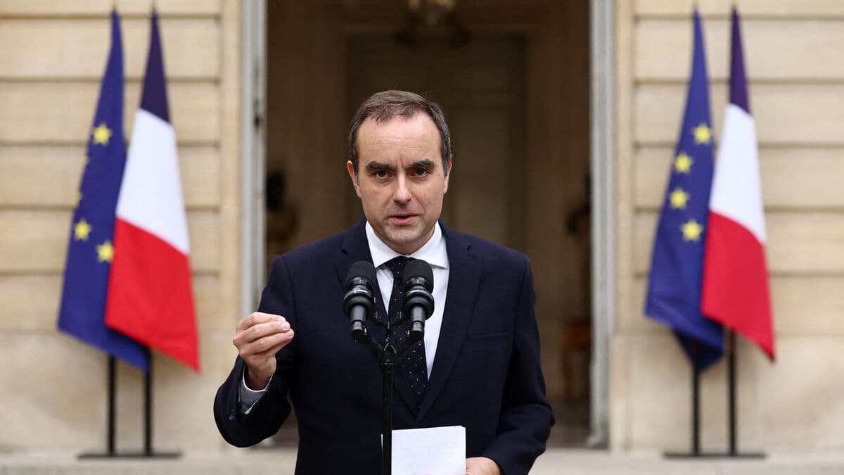 French Government Collapses After Just 12 Hours