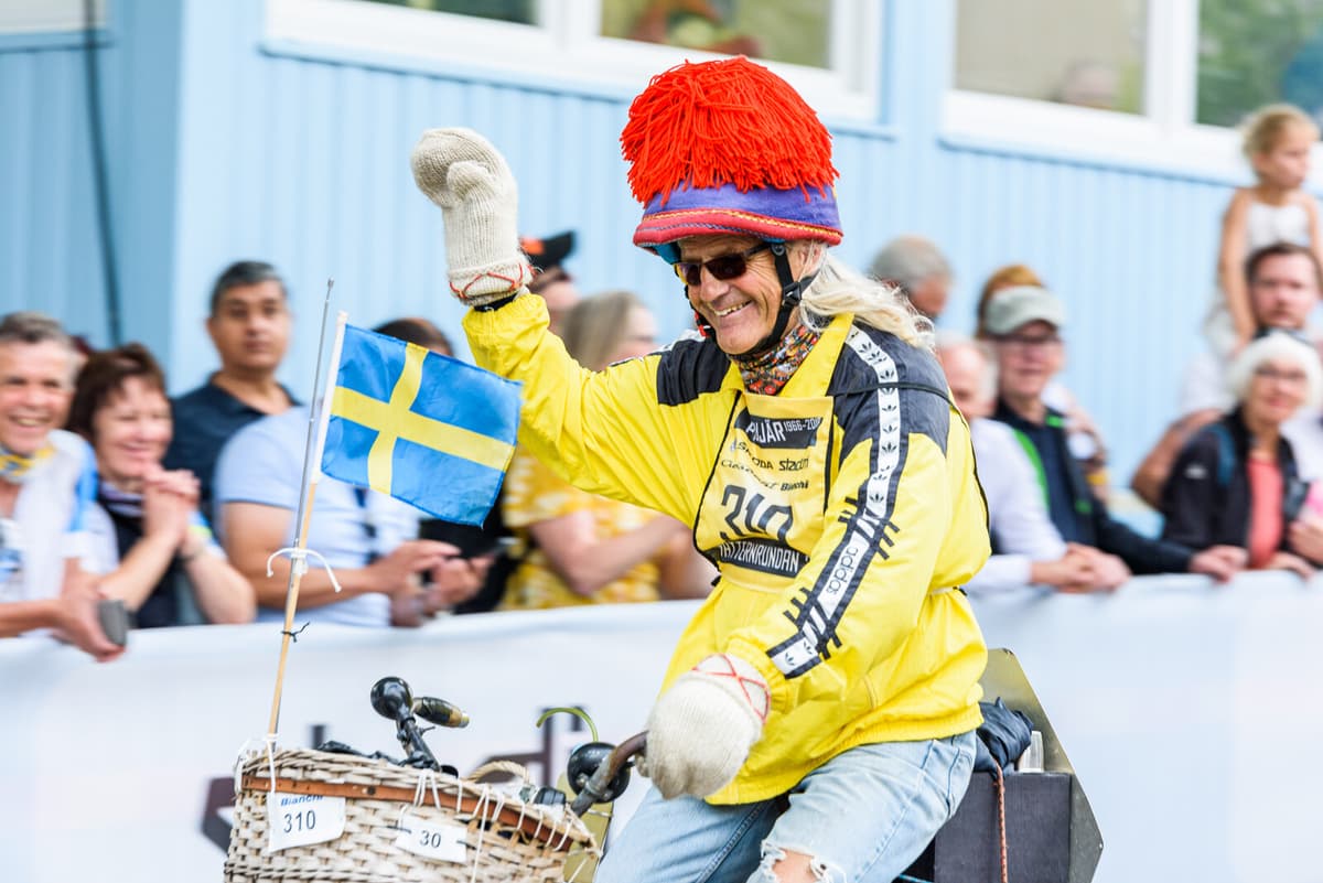 Cycling Legend Stig Johansson Tackles 60th Vätternrunda in Unique Style