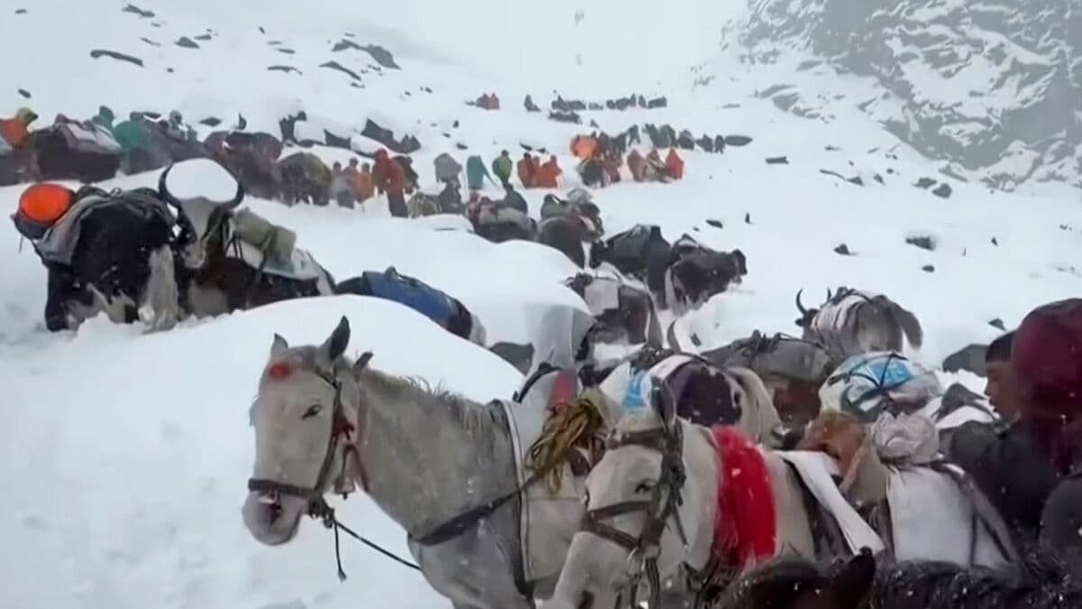 Mount Everest Evacuation Nears Completion After Snowstorm