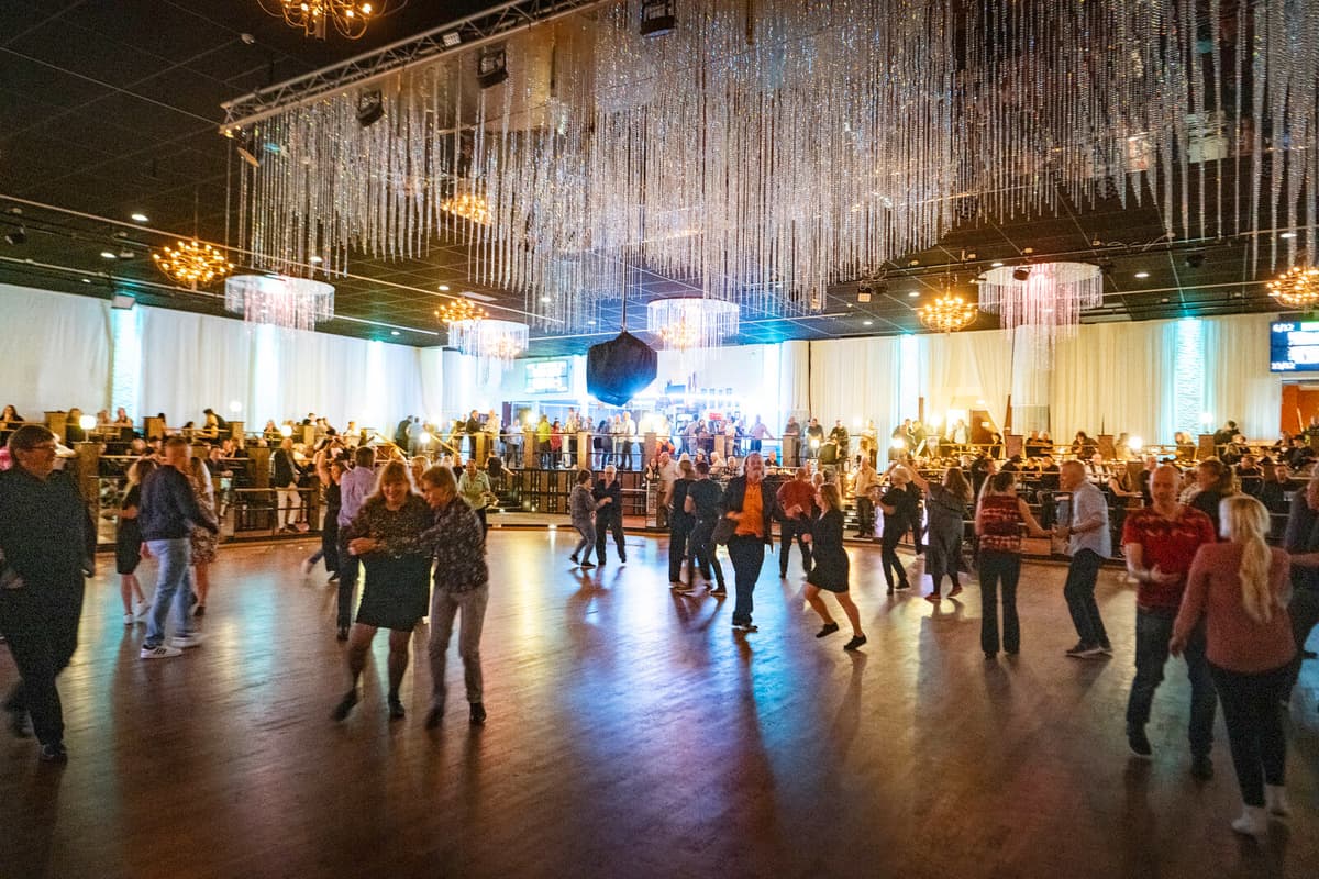Sweden to Cut Dance Band VAT from 25% to 6%