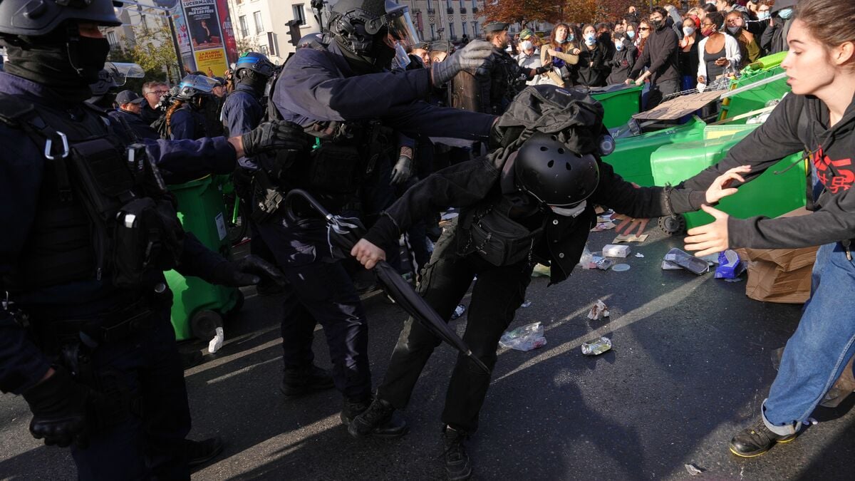 More Than 250,000 Join Student Protests Across France as Nearly 500 Are Arrested