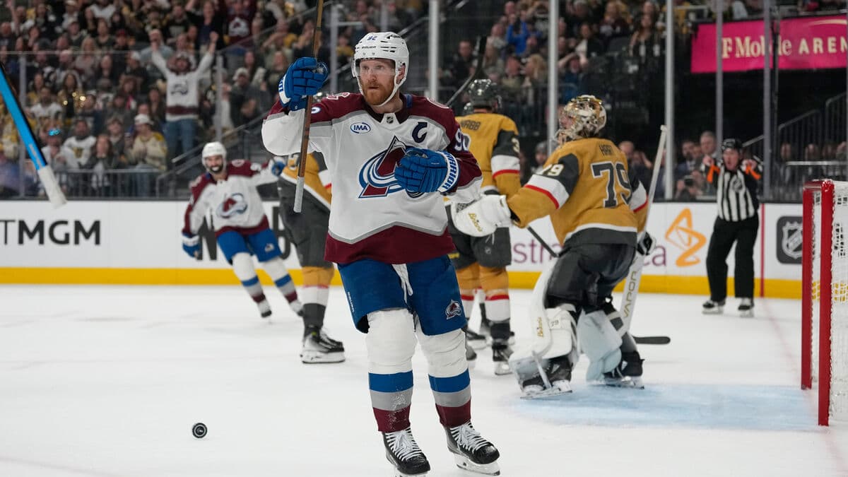 Gabriel Landeskog wins Bill Masterton Trophy and Mark Messier Leadership Award