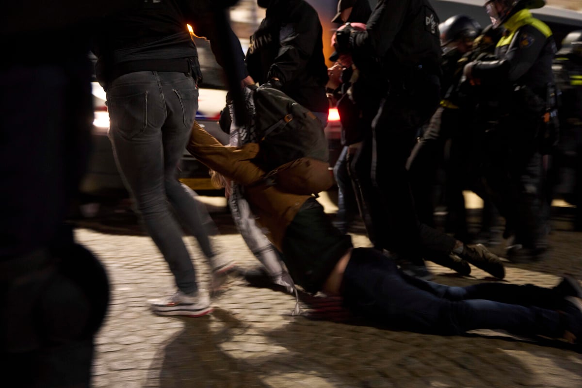 Investigation into police violence after riots in Amsterdam