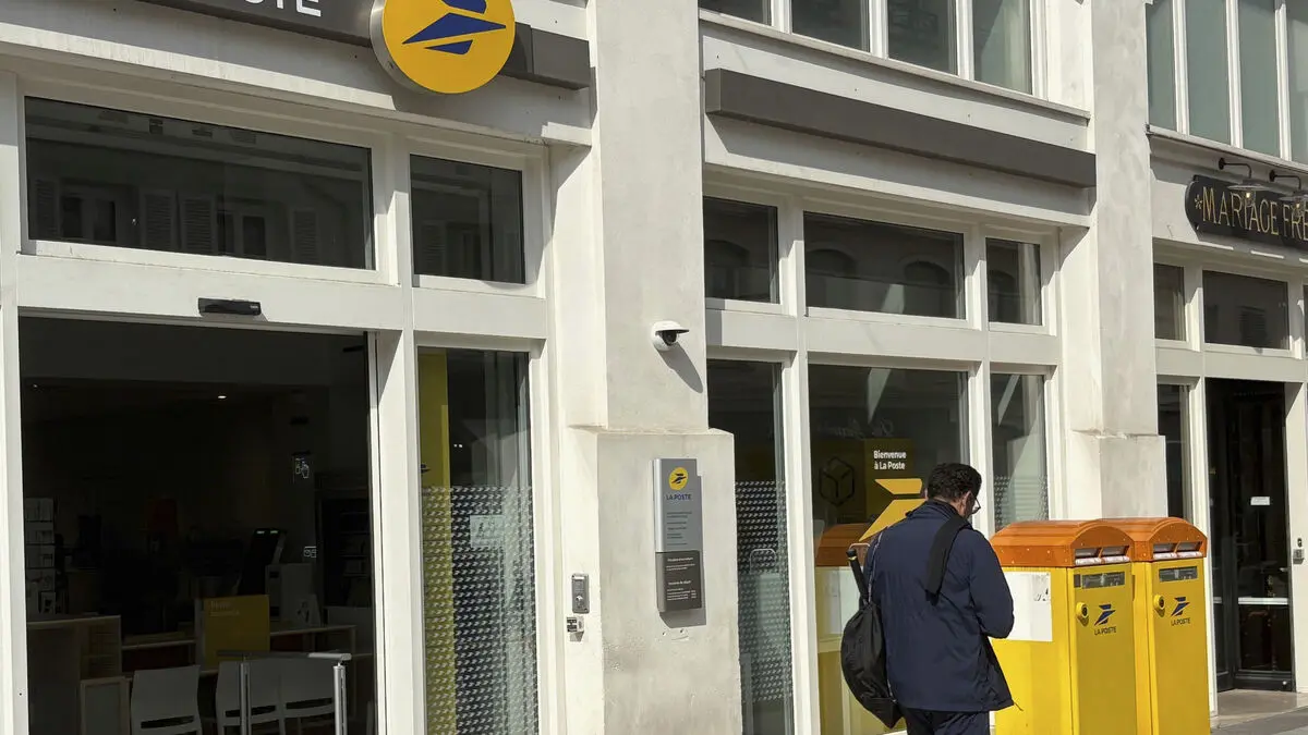 La Poste hit by cyberattack affecting online banking and parcel deliveries