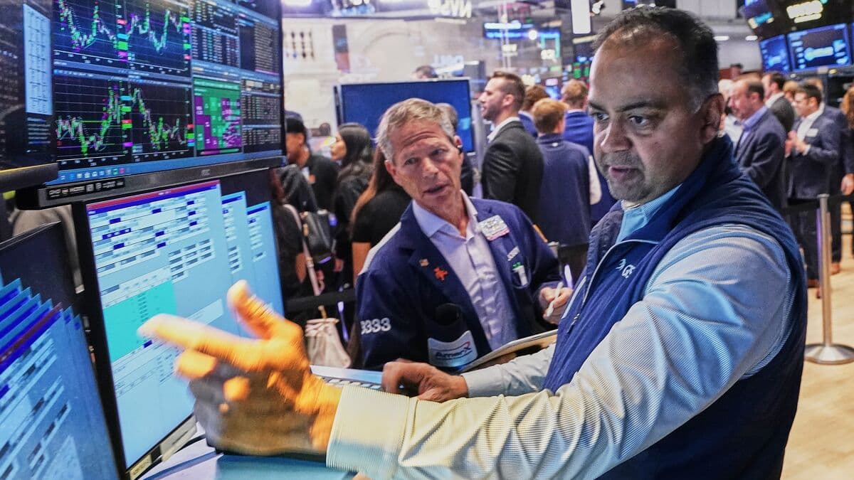 Wall Street in the red after strong U.S. jobs figures