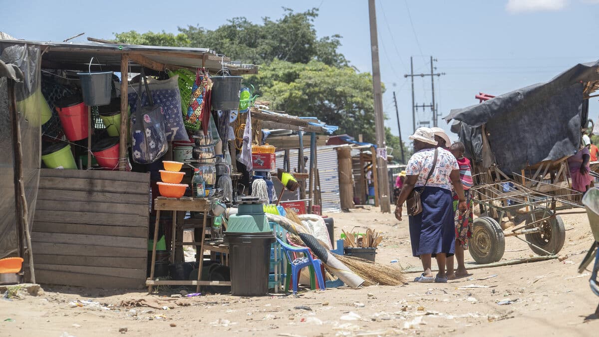 Harsh criticism of restricted aid: "Abandoning"