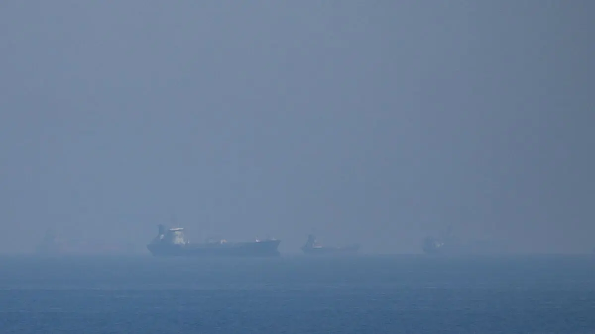 Iran closes Strait of Hormuz again