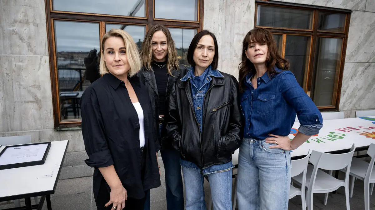 Sahara Hotnights releases album and goes on tour