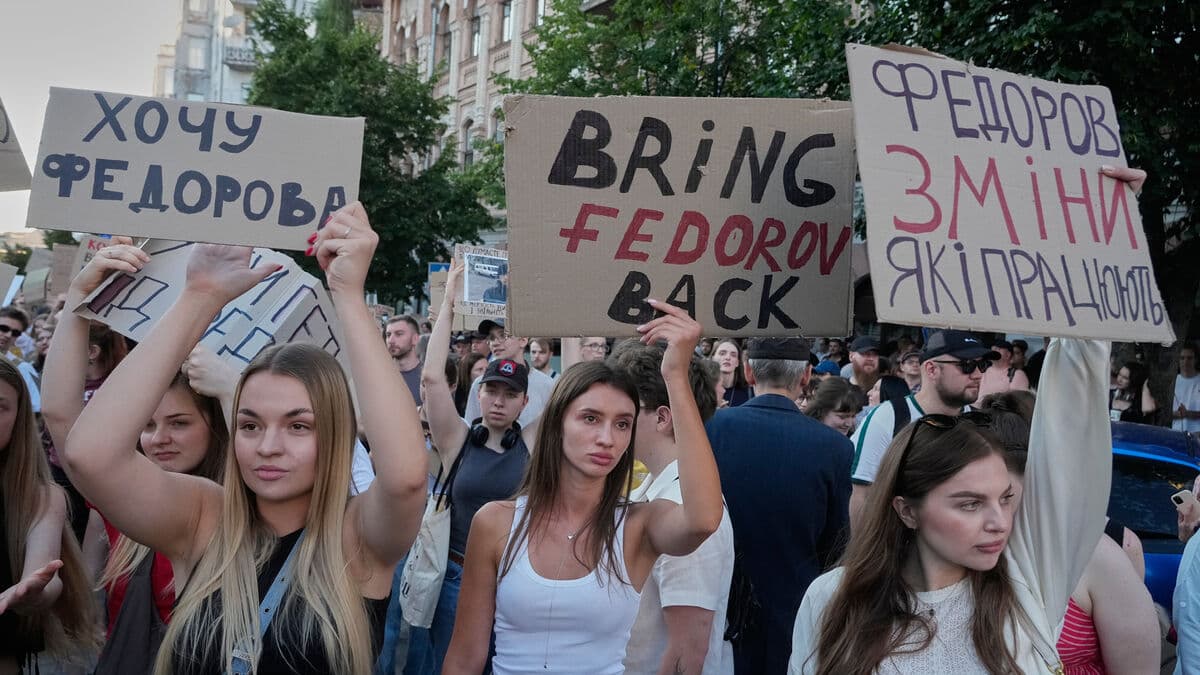 Thousands protest in Kyiv after Zelensky dismisses former defense minister Mykhailo Fedorov
