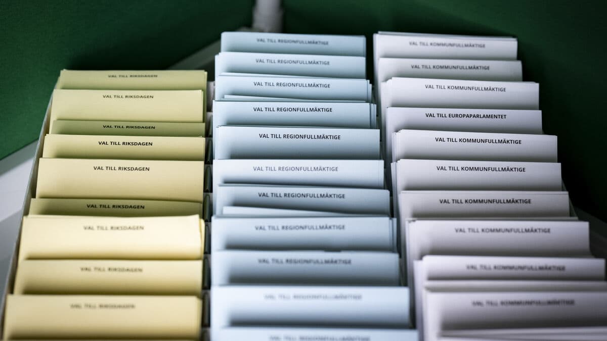 Sweden sends voting cards to more than 200,000 voters abroad ahead of election
