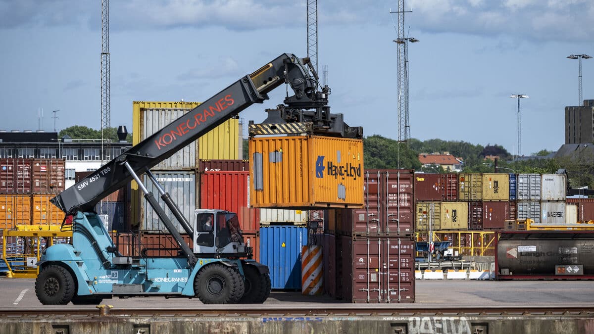 Swedish economy grows unexpectedly fast in April, up 0.5 percent