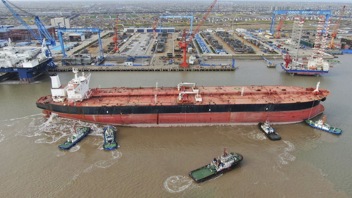 Supertanker charter costs hit $1.2 million a day amid Iran conflict