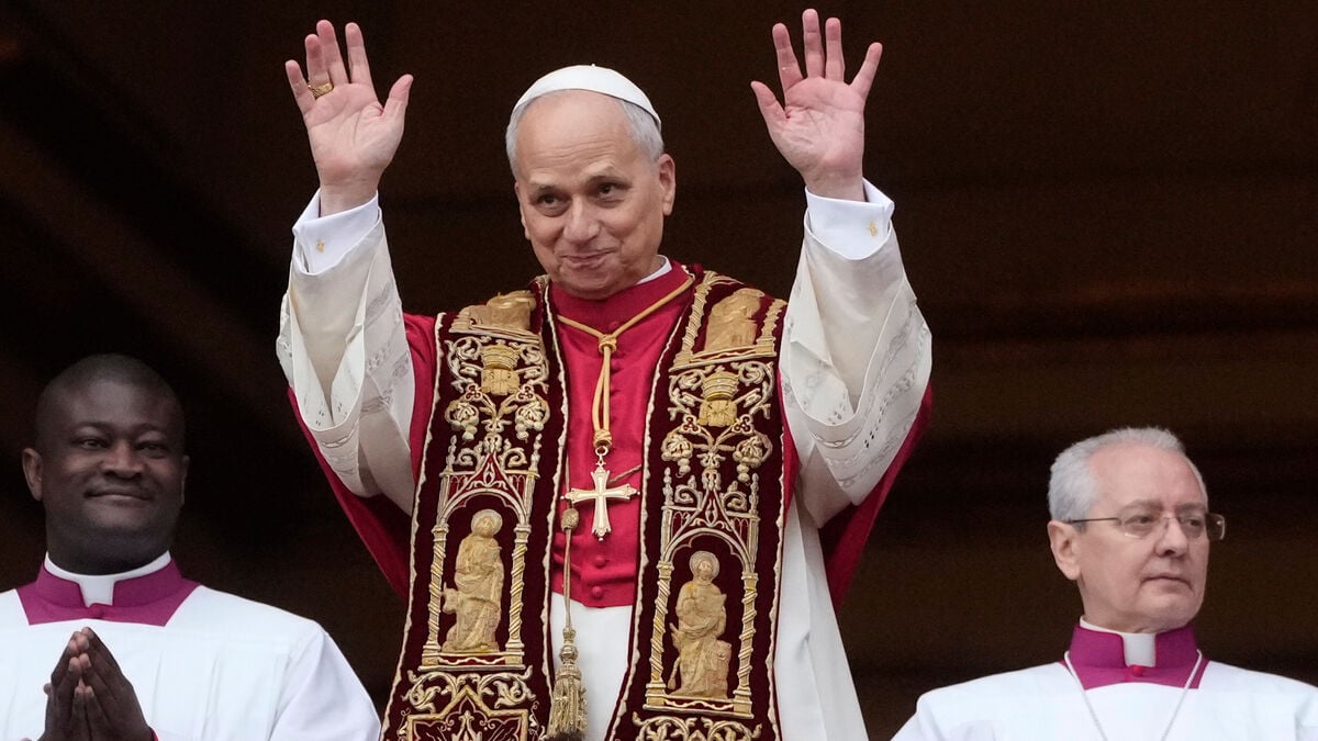 Pope urges prayers for war victims in Christmas speech, calls for Russia and Ukraine to hold direct talks