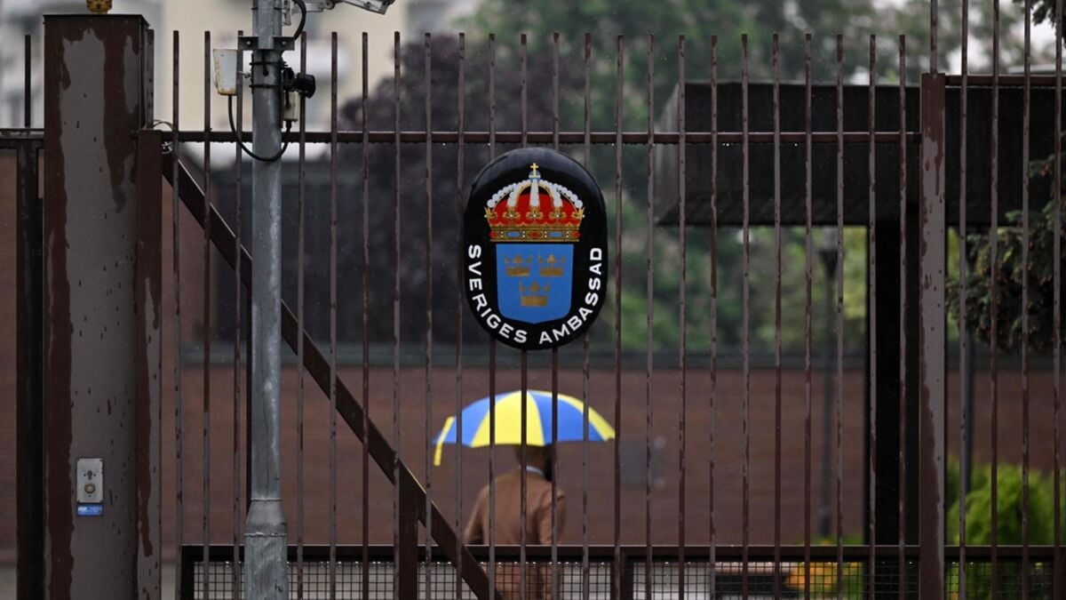 Paint attack on the Swedish embassy in Moscow