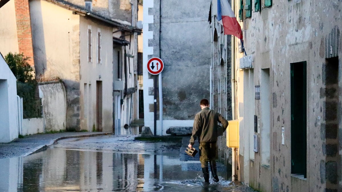 Three dead after storm - hundreds of thousands without power