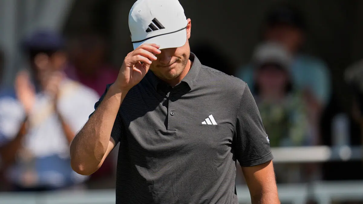 No new birdie party but Åberg remains near the top