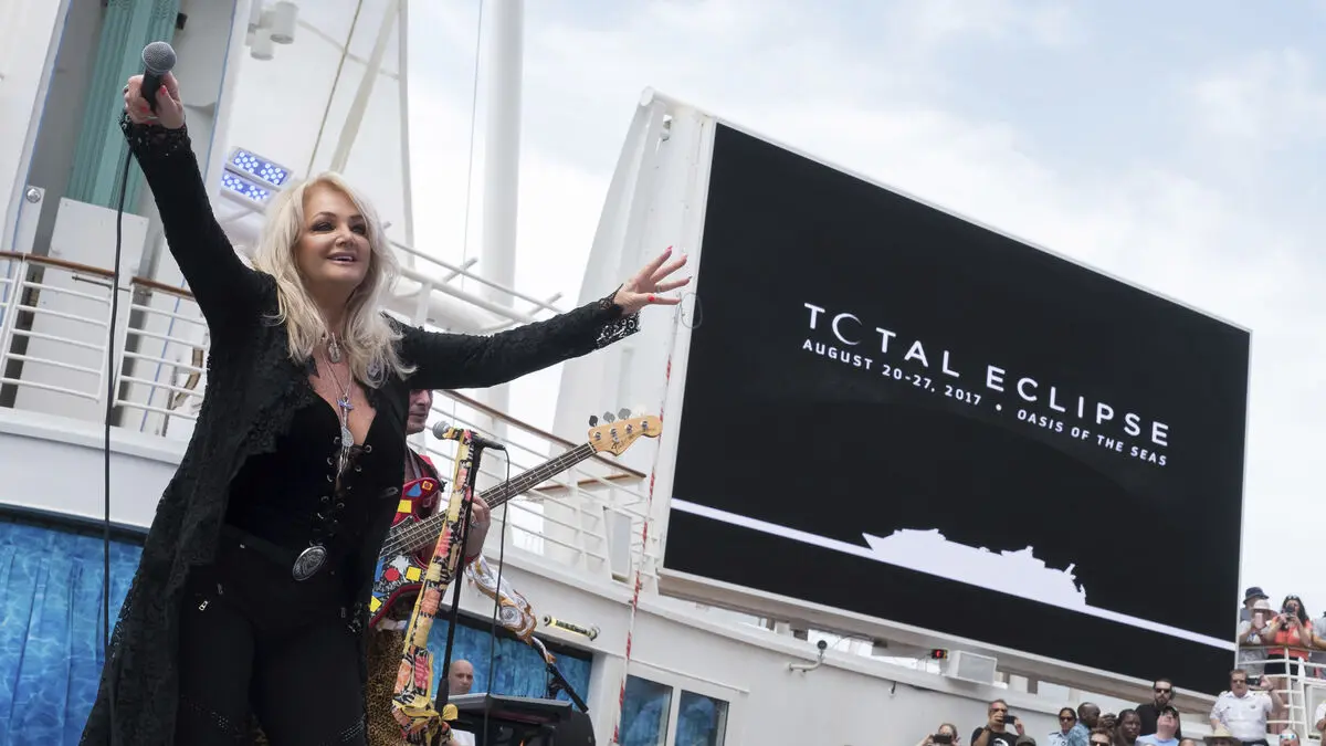 Bonnie Tyler funeral in Swansea to be broadcast live online