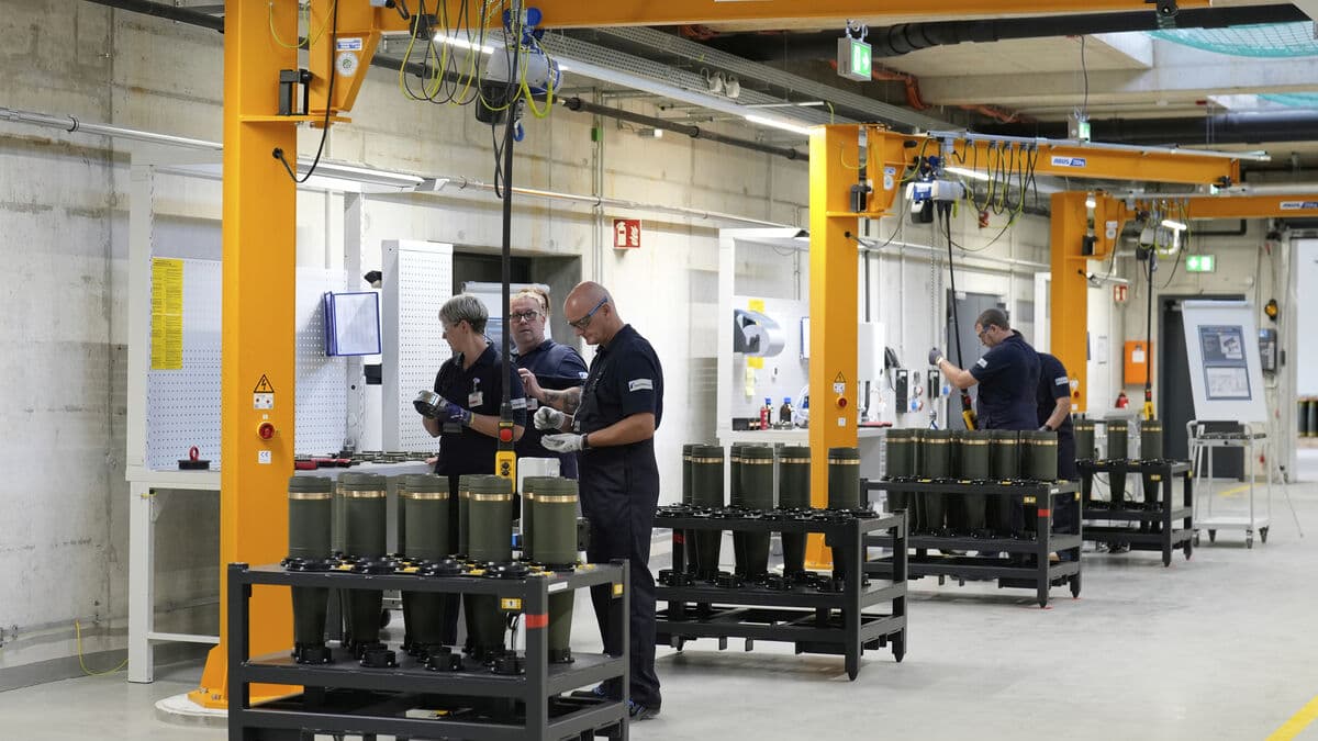 Defense stocks lose on peace hopes