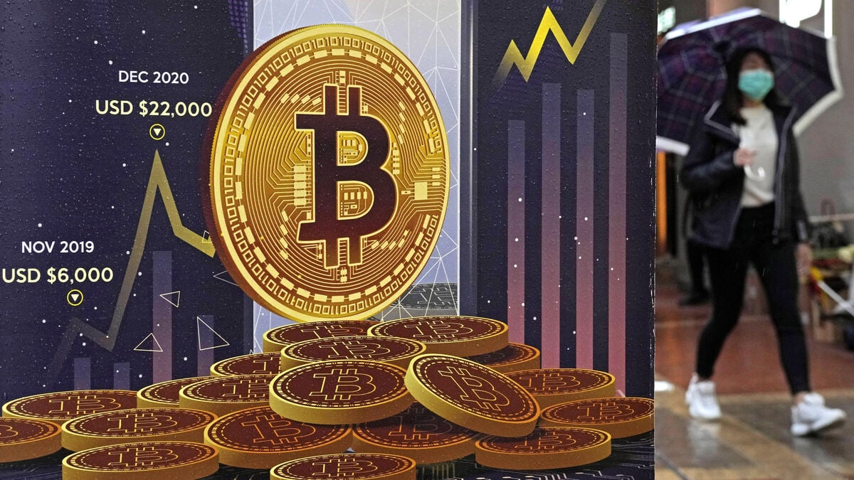 Bitcoin is collapsing - almost half of its value gone