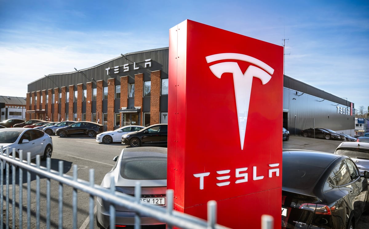 Tesla Faces Significant Decline in Swedish Car Registrations