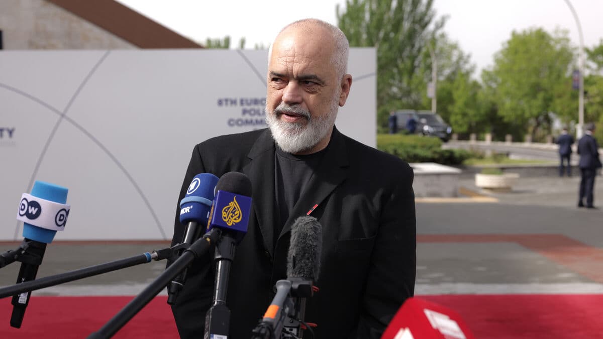 Do like Helmut Kohl - Albania calls for a larger EU