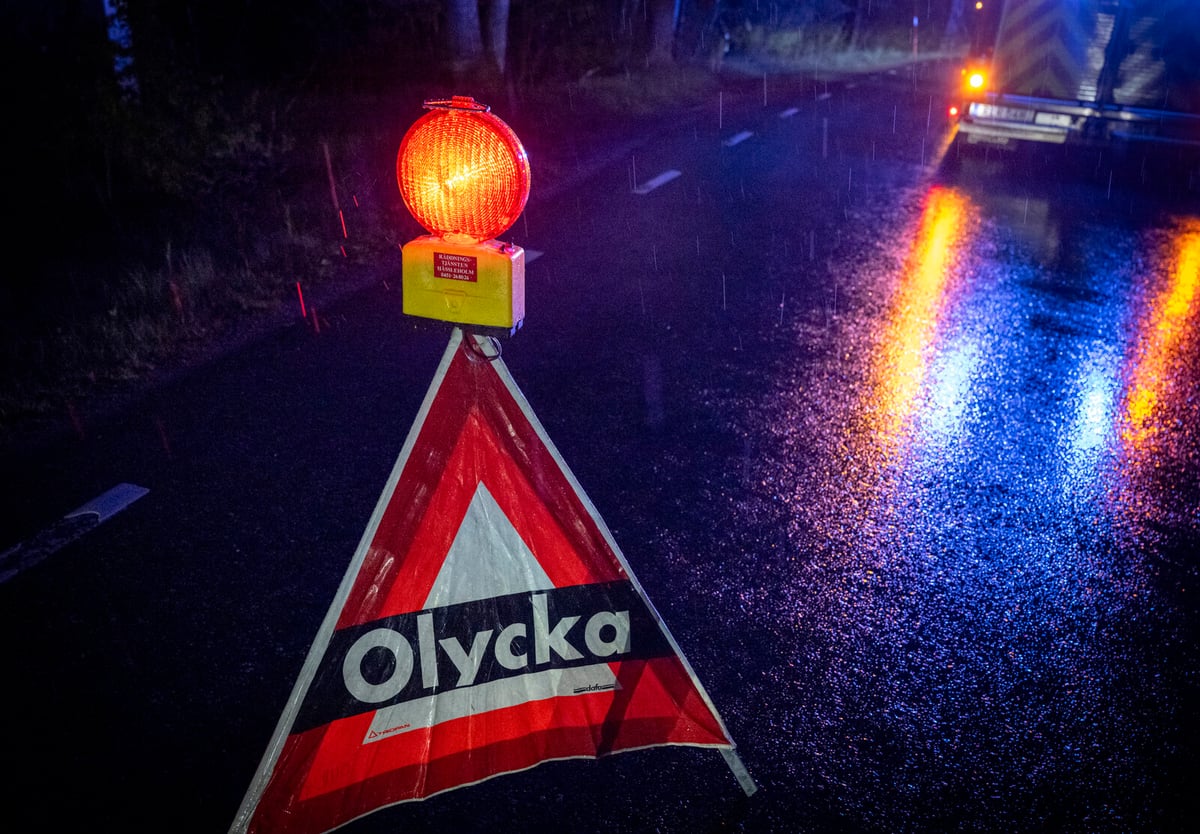 Man Injured in Västerås Car Crash After Avoiding Deer