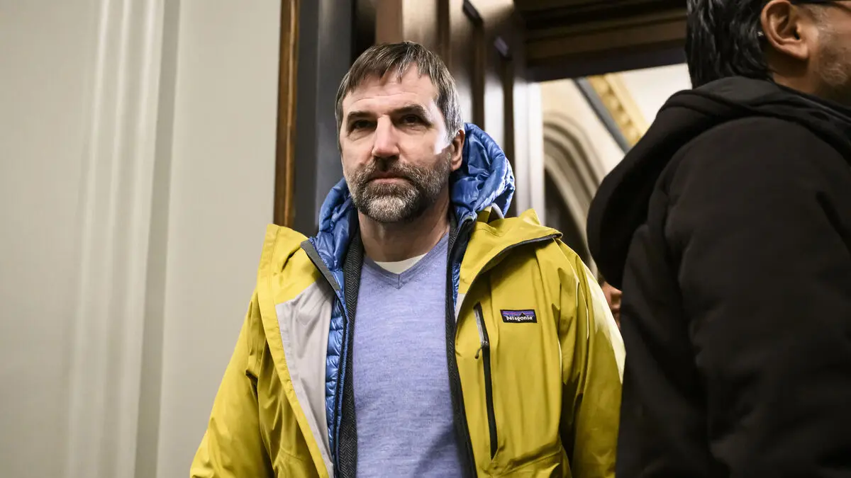 Minister resigns in protest against oil policy