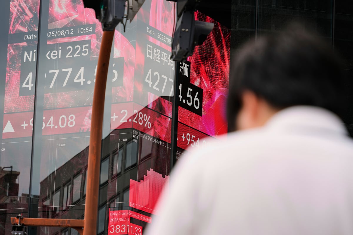 Asian Stock Markets Climb Following Wall Street Gains