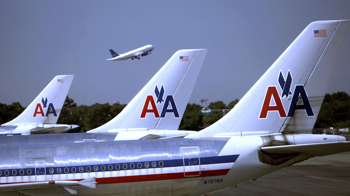 The US is forced to reduce air traffic