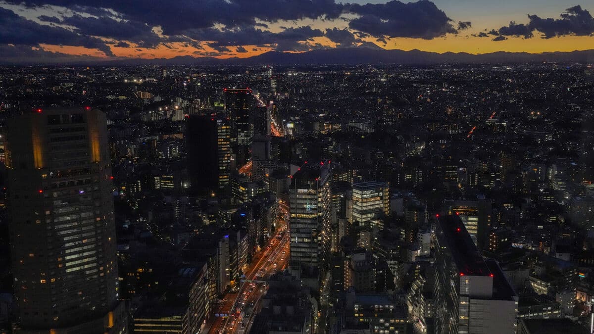 Stock markets in Asia are mixed as Kospi rises, Japan slips and China exchanges are closed for the weekend