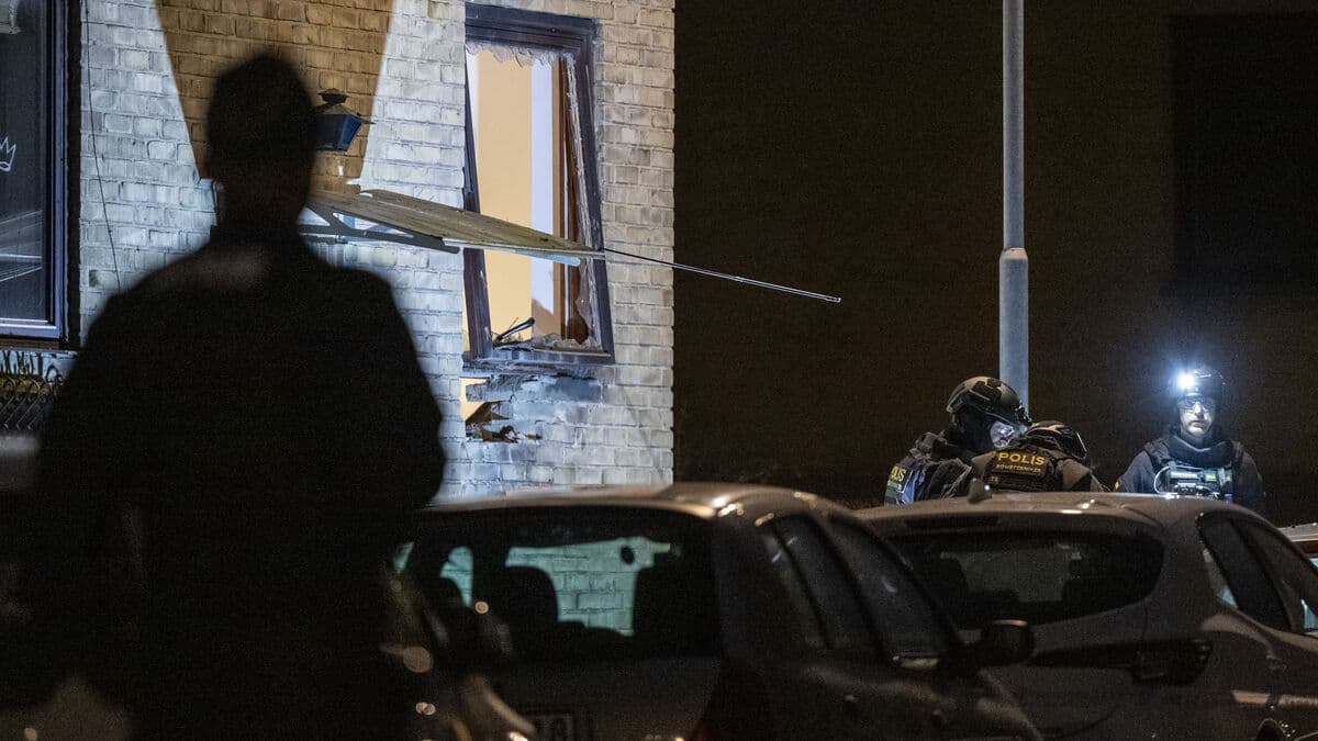 Explosion at apartment building in Malmö damages windows and facade, no one injured
