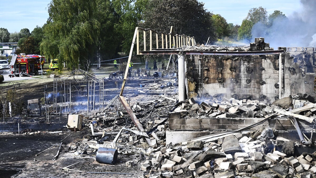 Townhouse fire under control in Arboga after one row burns down: Nothing remains