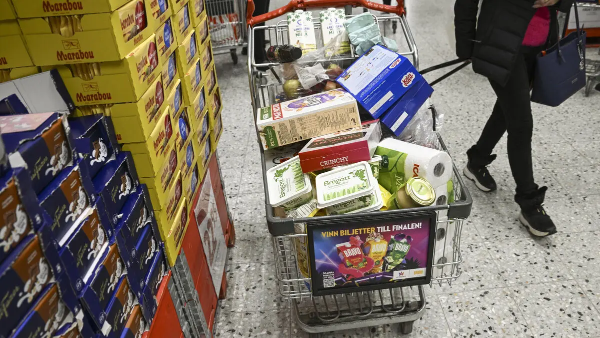 The pay gap is increasing – managers receive 40,000 more per month