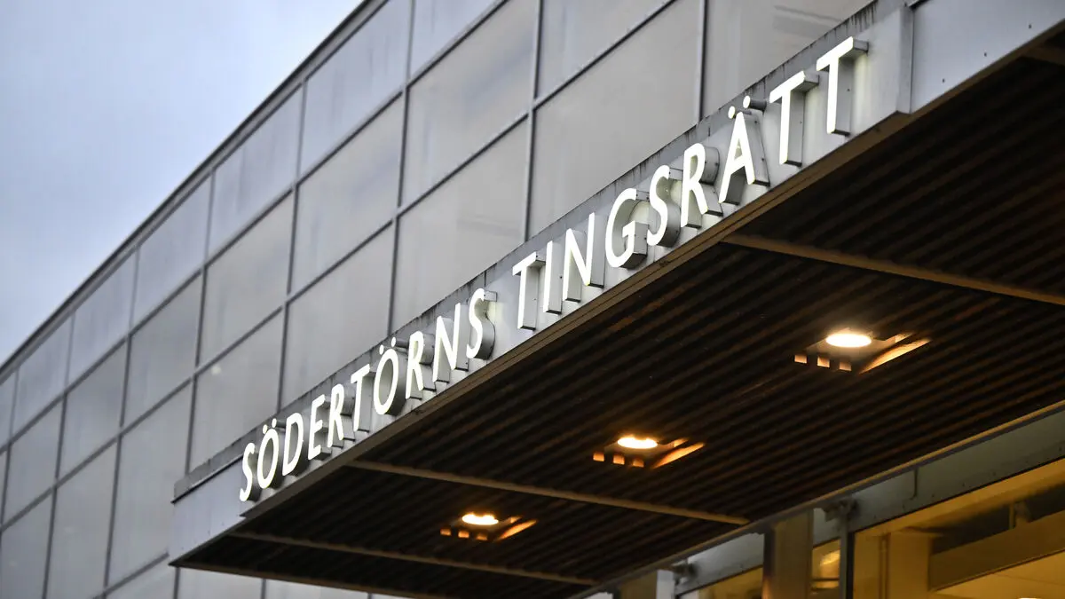 Seven charged with threats and arson against politicians in Stockholm County