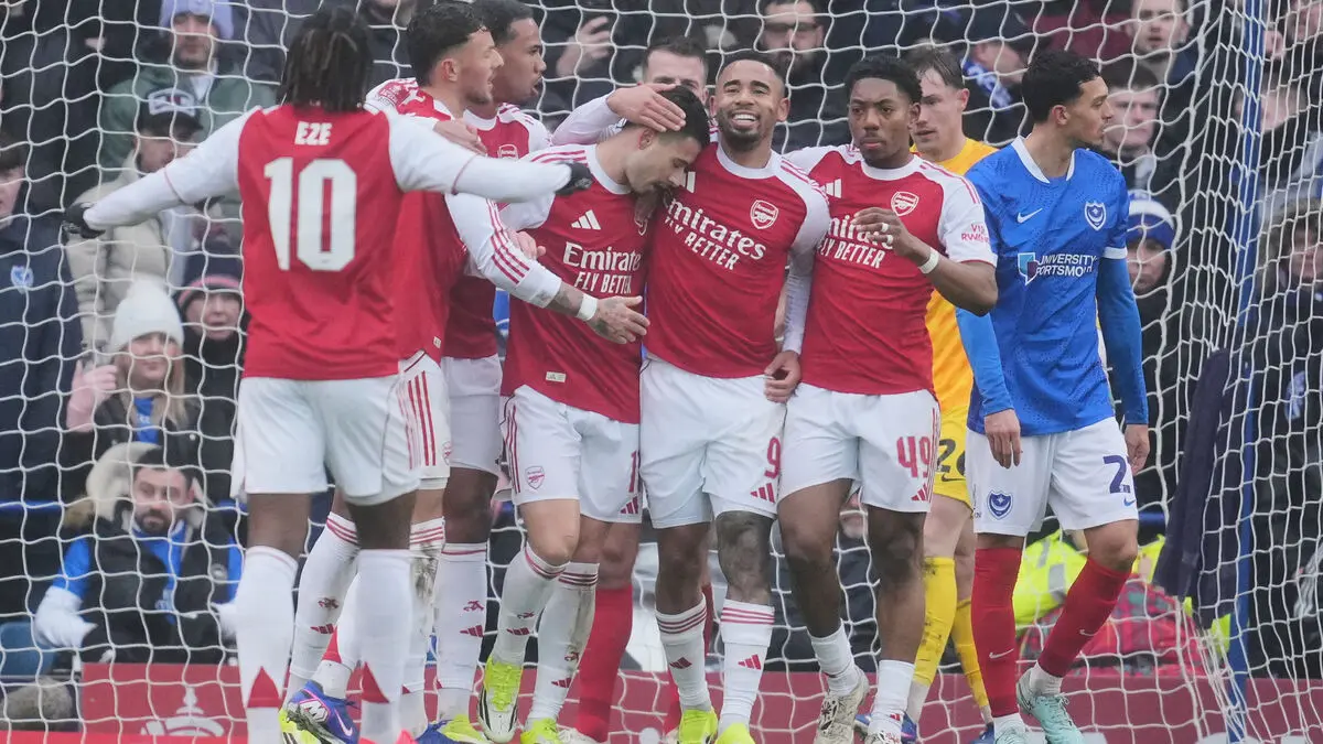 Three corner goals as Arsenal easily advance in FA Cup third round