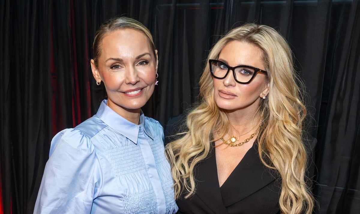 Carina Berg Finishes Show Despite Breaking Foot on Stage